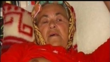 OmaPass Sexy grannies  masturbating her hairy pussy