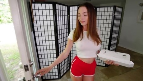 Brooke Tilli gives her thanks to her mailman with wild fucking