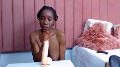 Saggy Tits Queen Play With Dildo