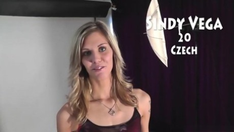 Tall Sindy Vega receives a biggest facial!